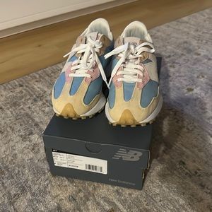 New Balance 327